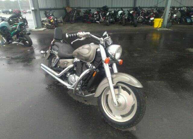 Honda VT1100C2 (SHADOW SABRE)