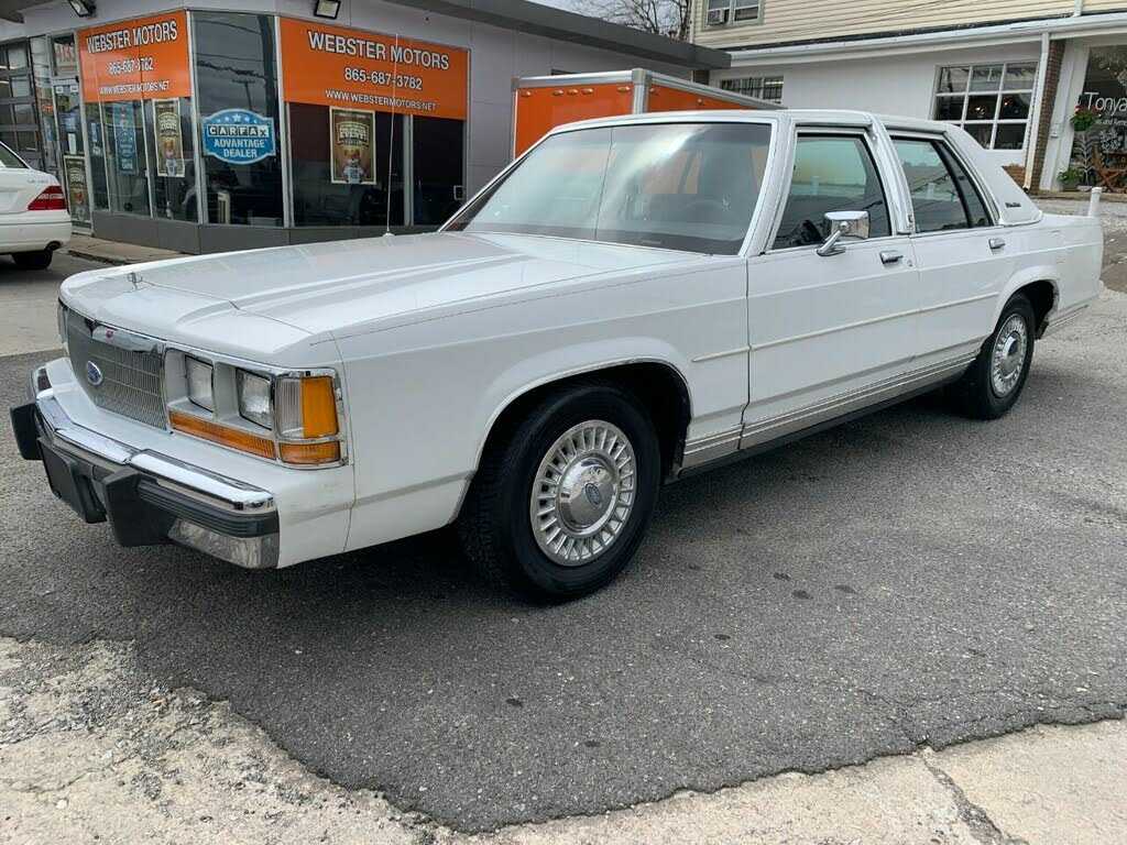 Ford Crown Victoria