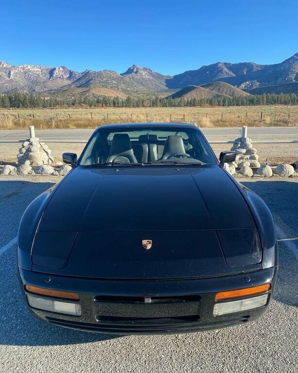 Porsche 944