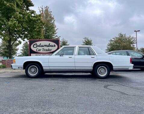 Ford Crown Victoria