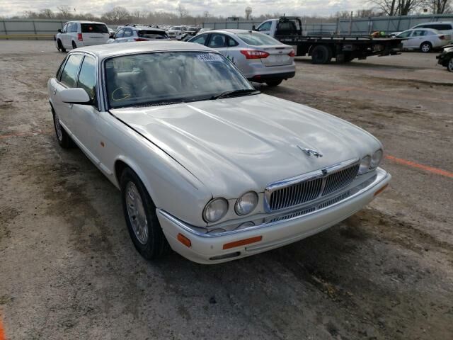 Jaguar XJ6
