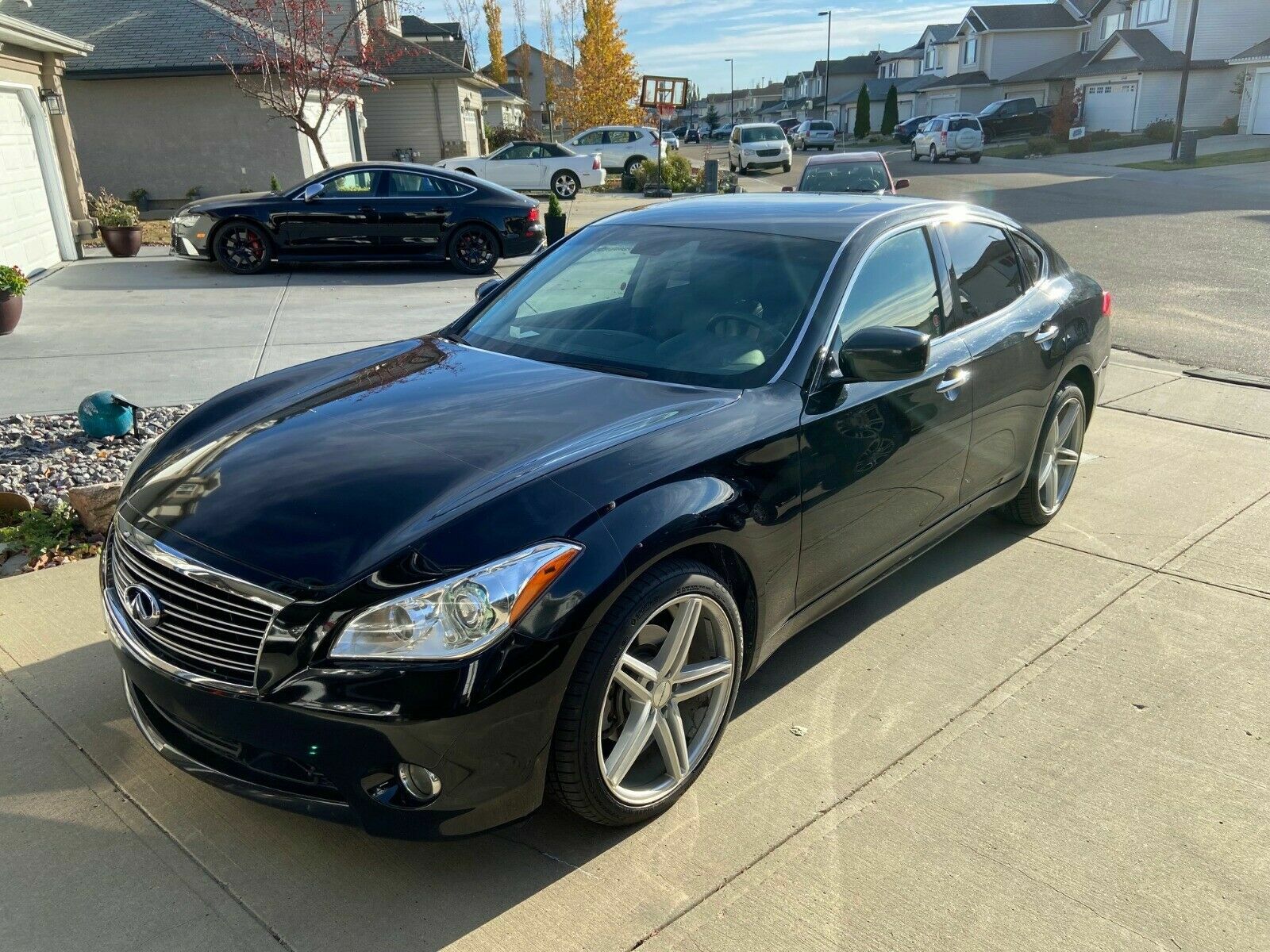 Infiniti M56