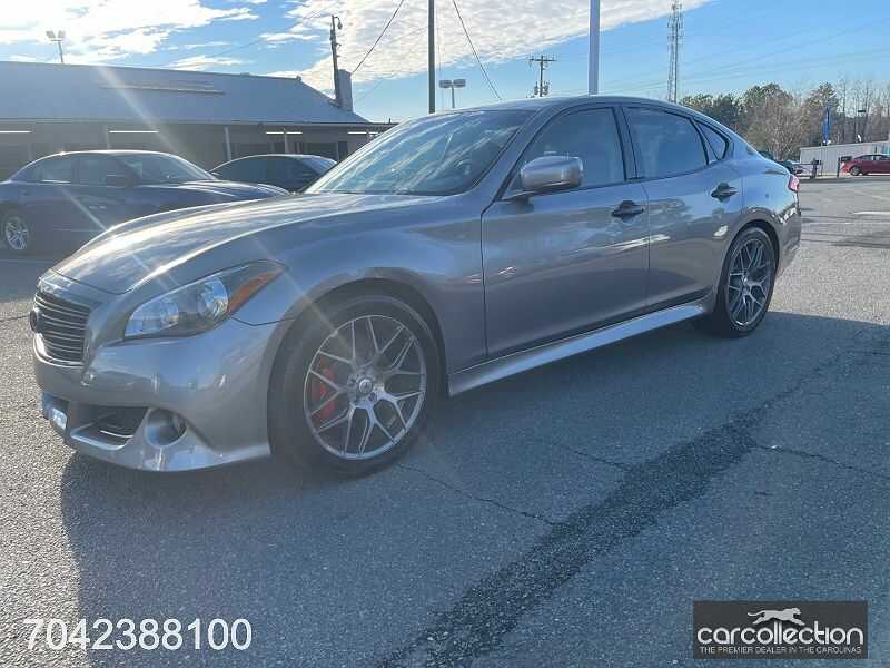 Infiniti M56