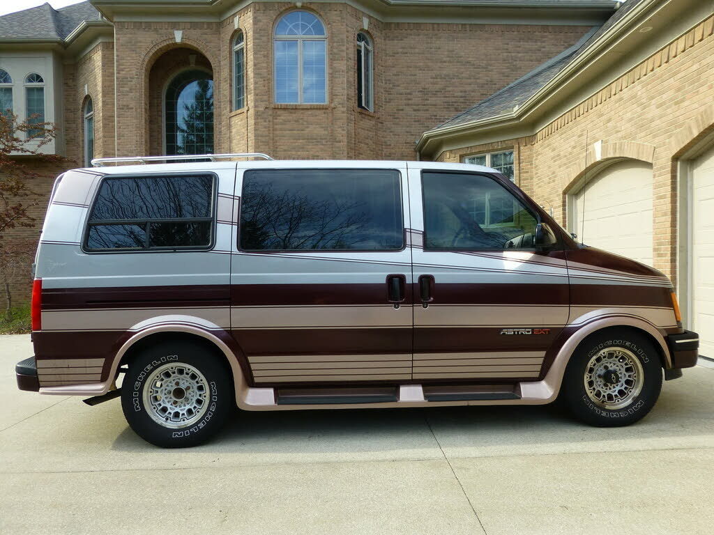 Chevrolet Astro Van