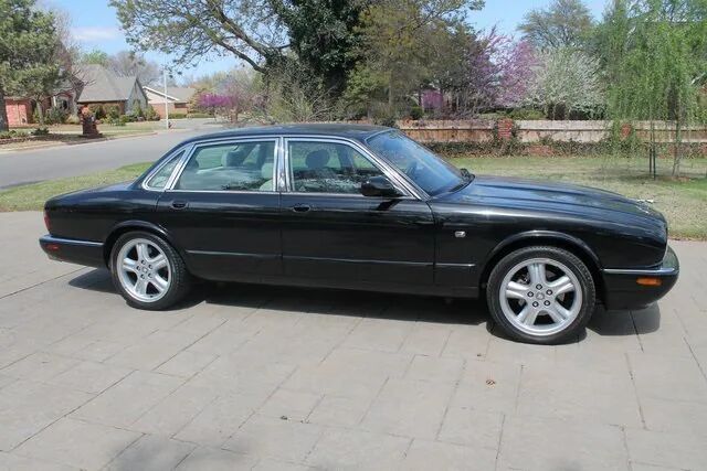 Jaguar XJR