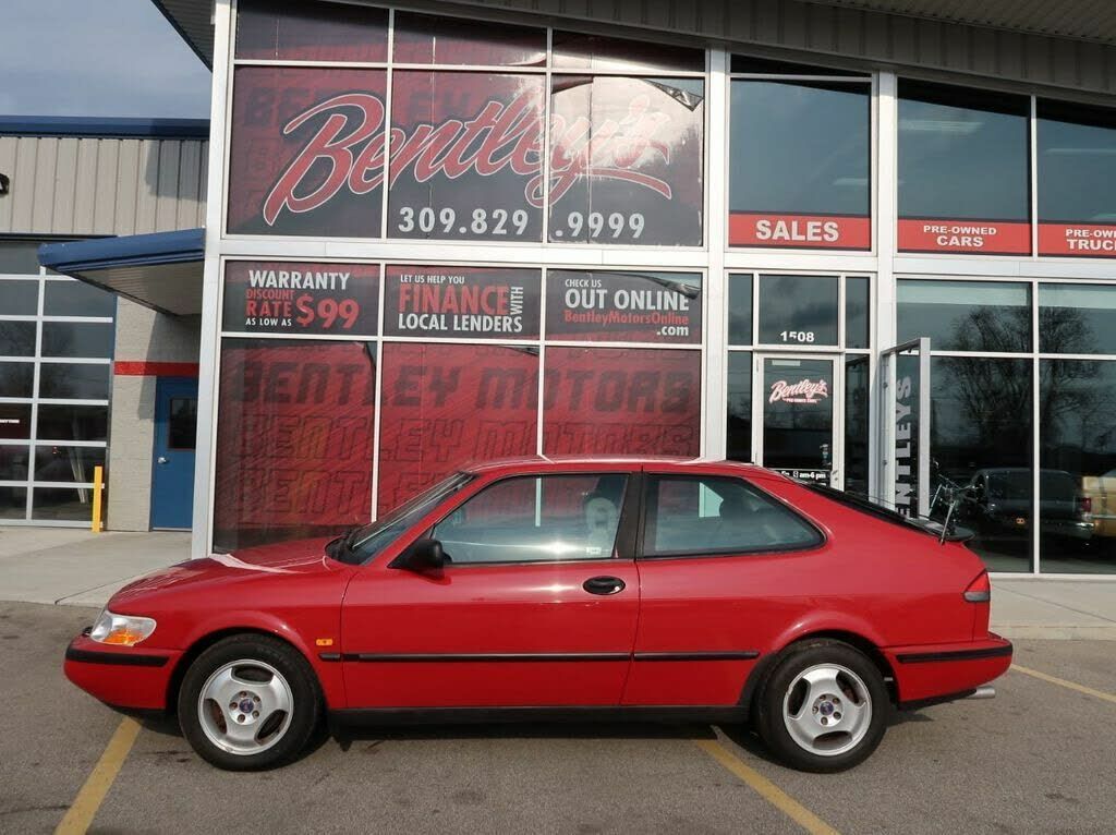 Saab 900