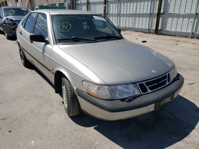 Saab 900