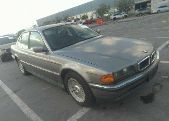 BMW 740i