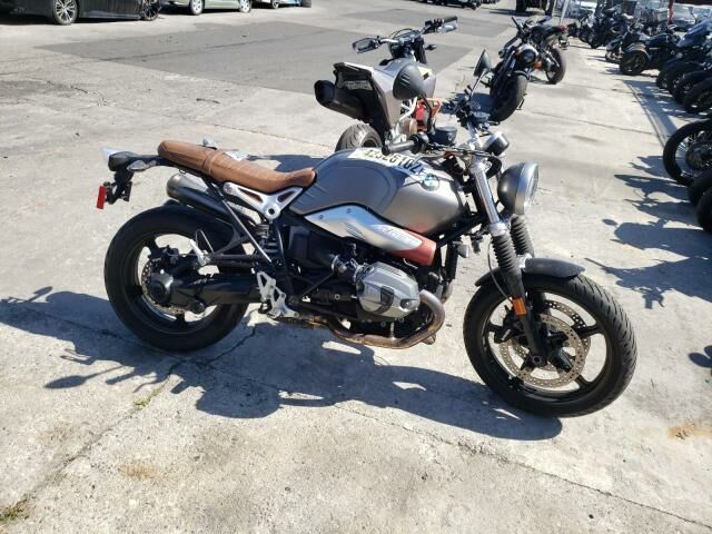 BMW R nineT