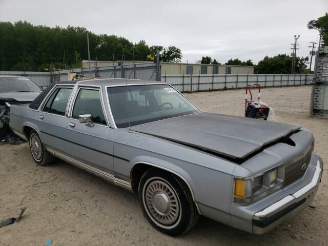 Ford Crown Victoria