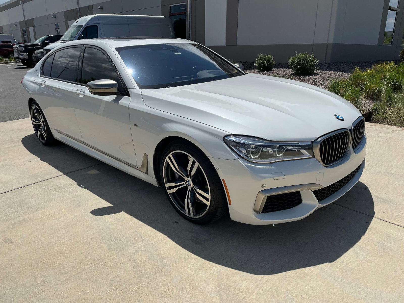 BMW M760i