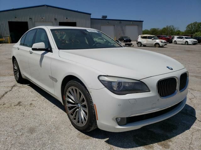 BMW 740i