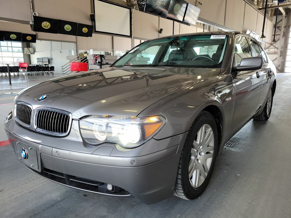 BMW 745i