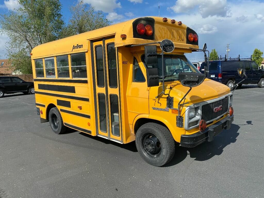 GMC Cutaway Van