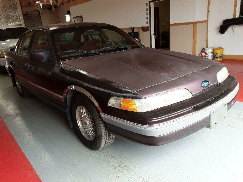 Ford Crown Victoria