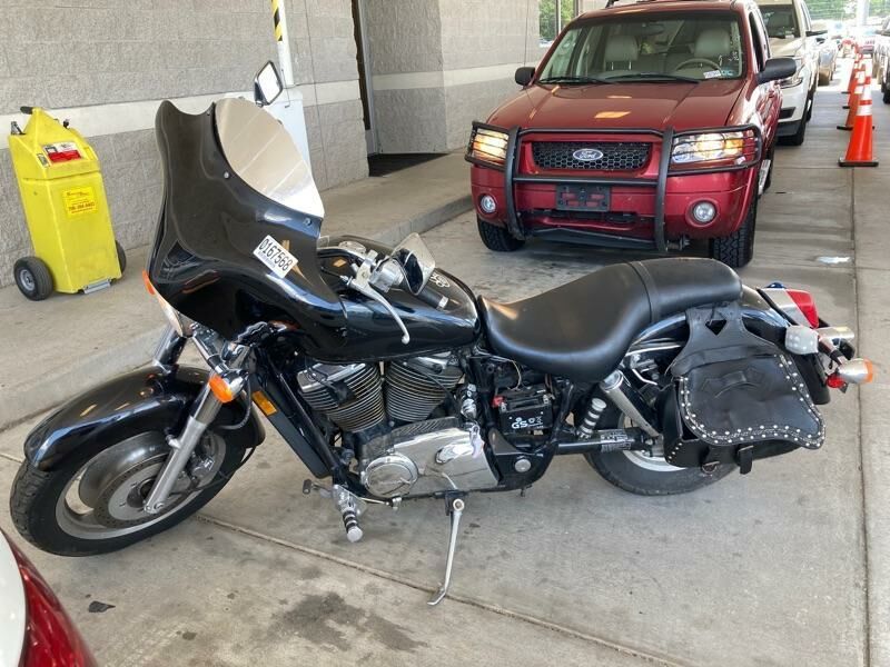 Honda VT1100C2 (SHADOW SABRE)