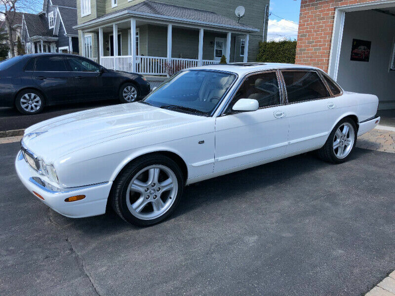 Jaguar XJR