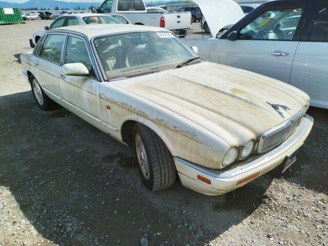 Jaguar XJ6