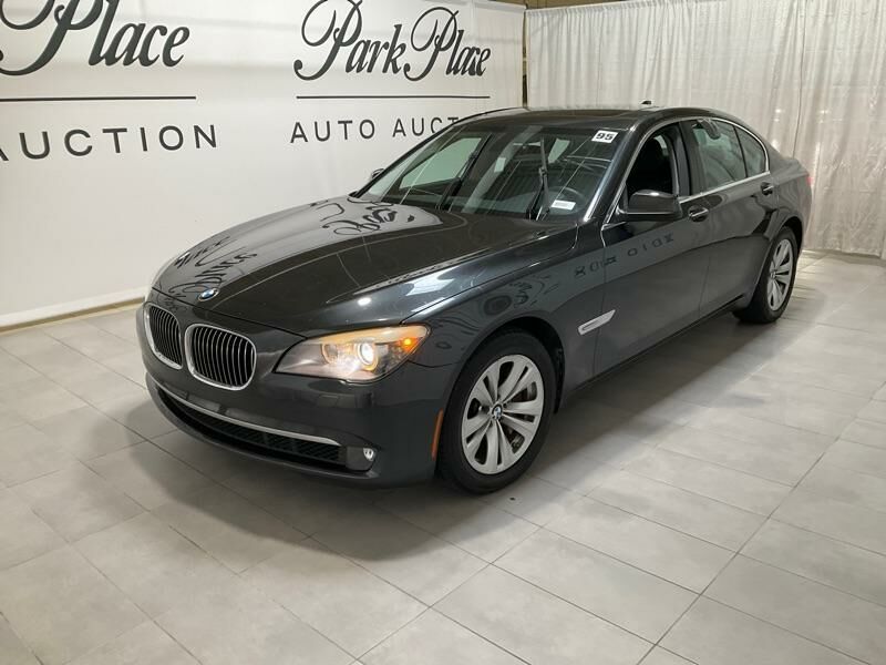 BMW 740i