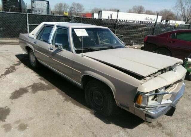 Ford Crown Victoria