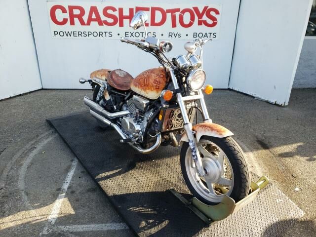 Honda VF750C (MAGNA)