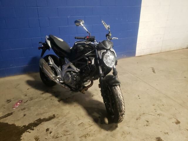 Suzuki SFV650