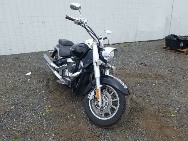 Suzuki VLR1800/VLR1800T