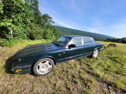 Jaguar XJR