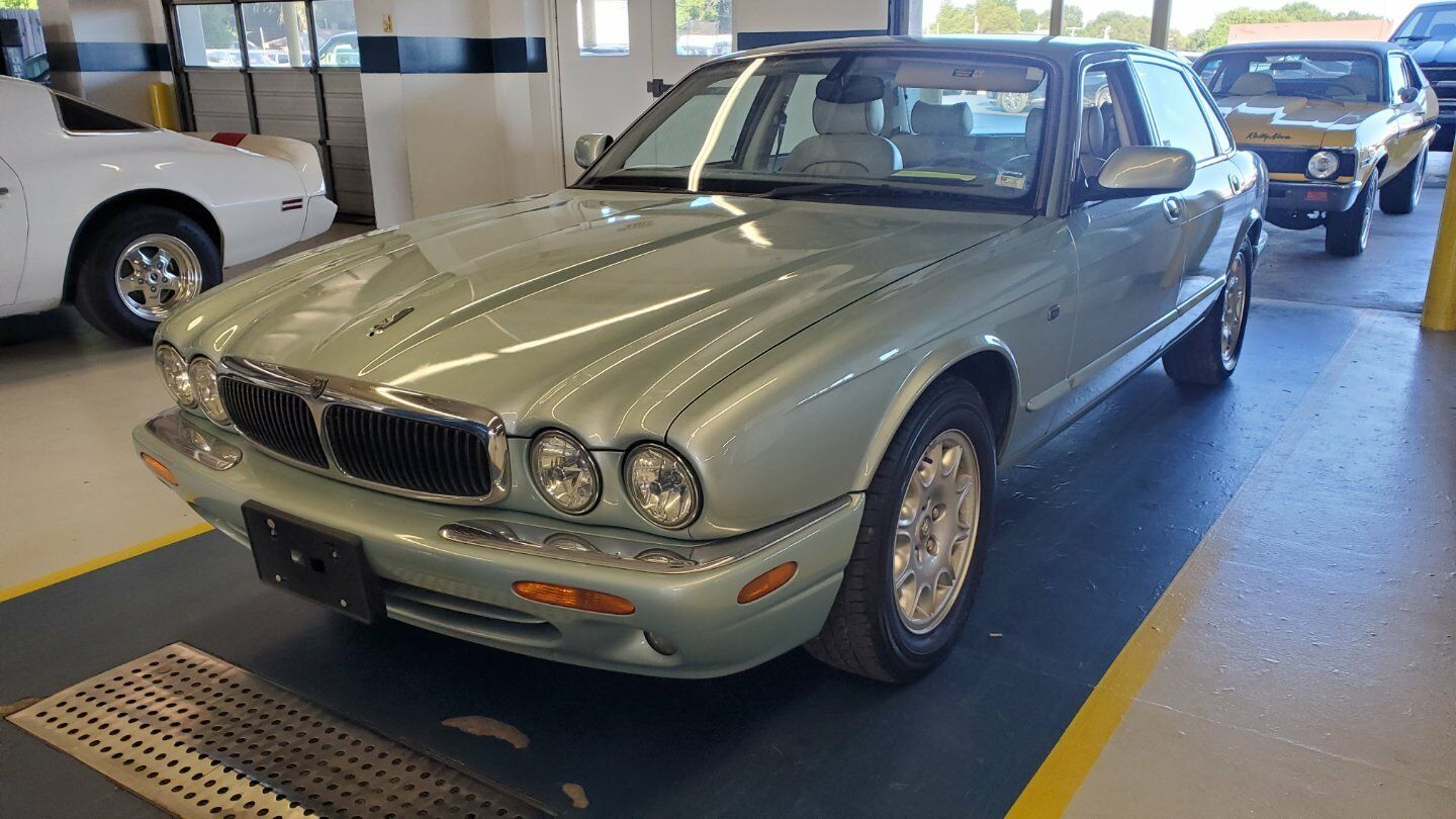 Jaguar XJ8