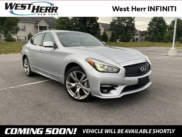 Infiniti Q70