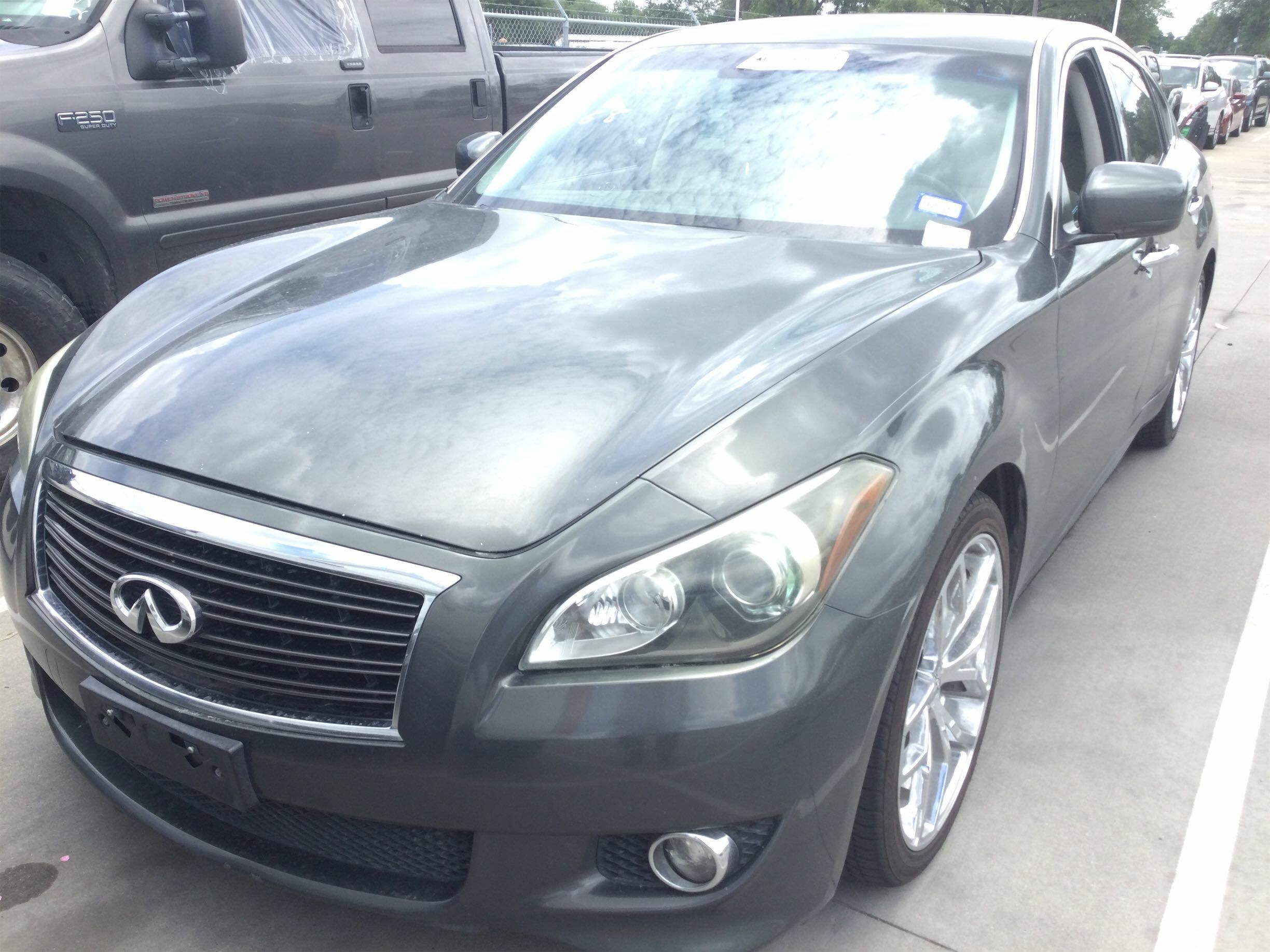 Infiniti M56