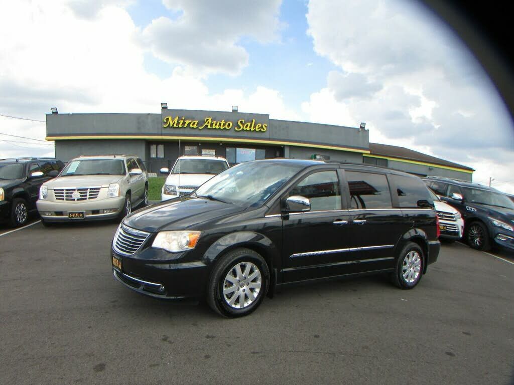 2012 CHRYSLER Town and Country