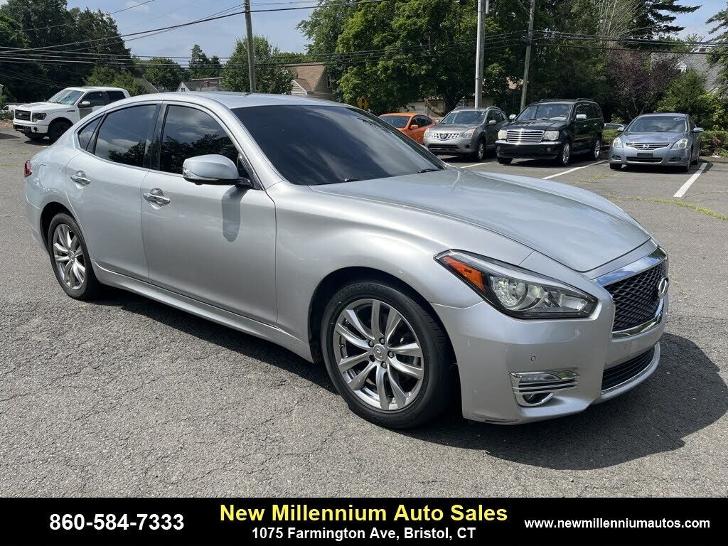 Infiniti Q70