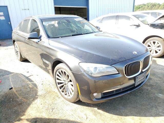 BMW 740i