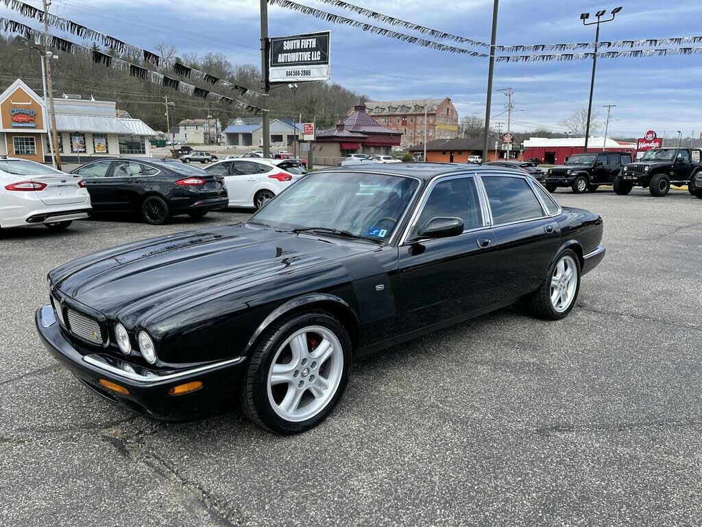 Jaguar XJR