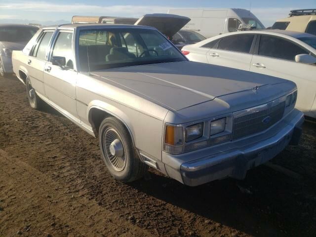 Ford Crown Victoria
