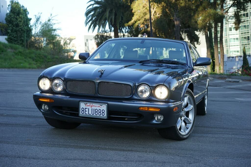 Jaguar XJR