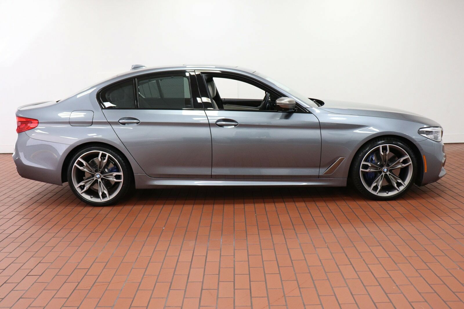 2019 BMW M550i