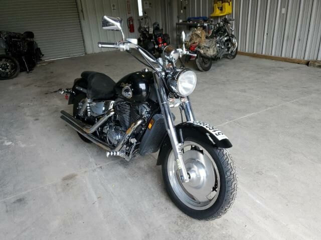 Honda VT1100C2 (SHADOW SABRE)