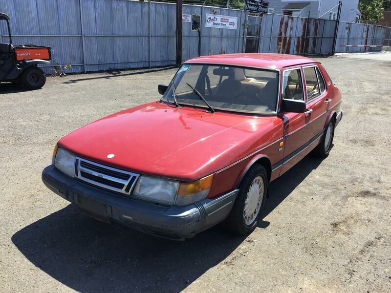 Saab 900