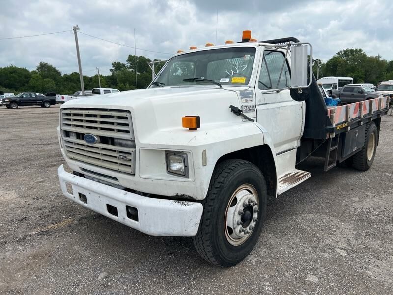 Ford F-700