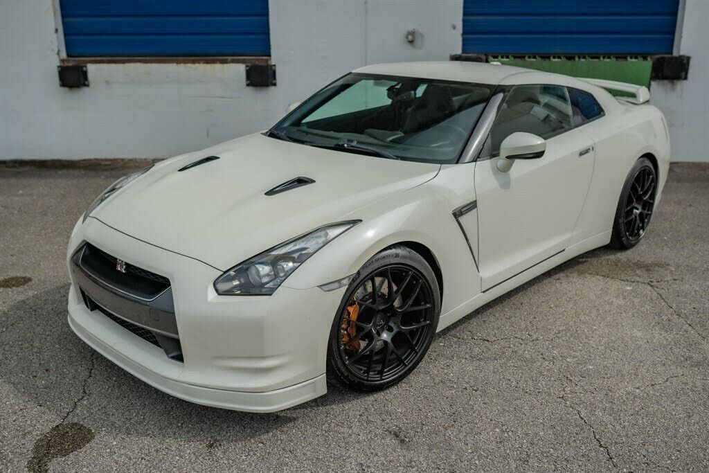 Nissan GT-R