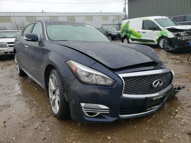 Infiniti Q70L
