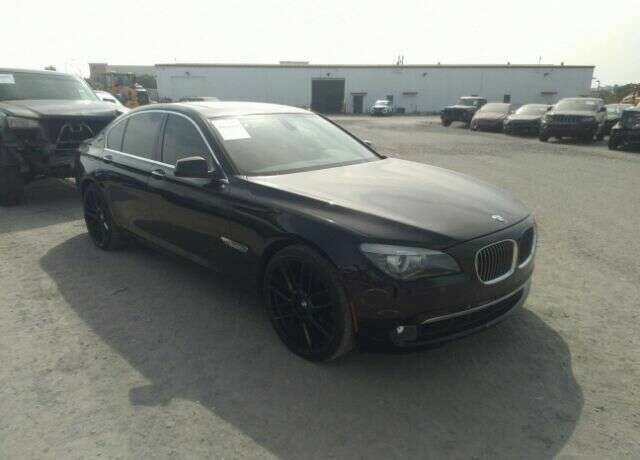 BMW 740i