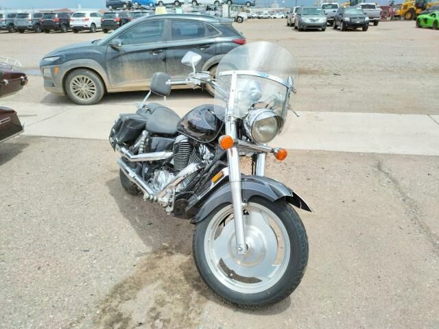 Honda VT1100C2 (SHADOW SABRE)
