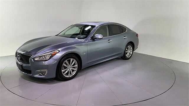 Infiniti Q70