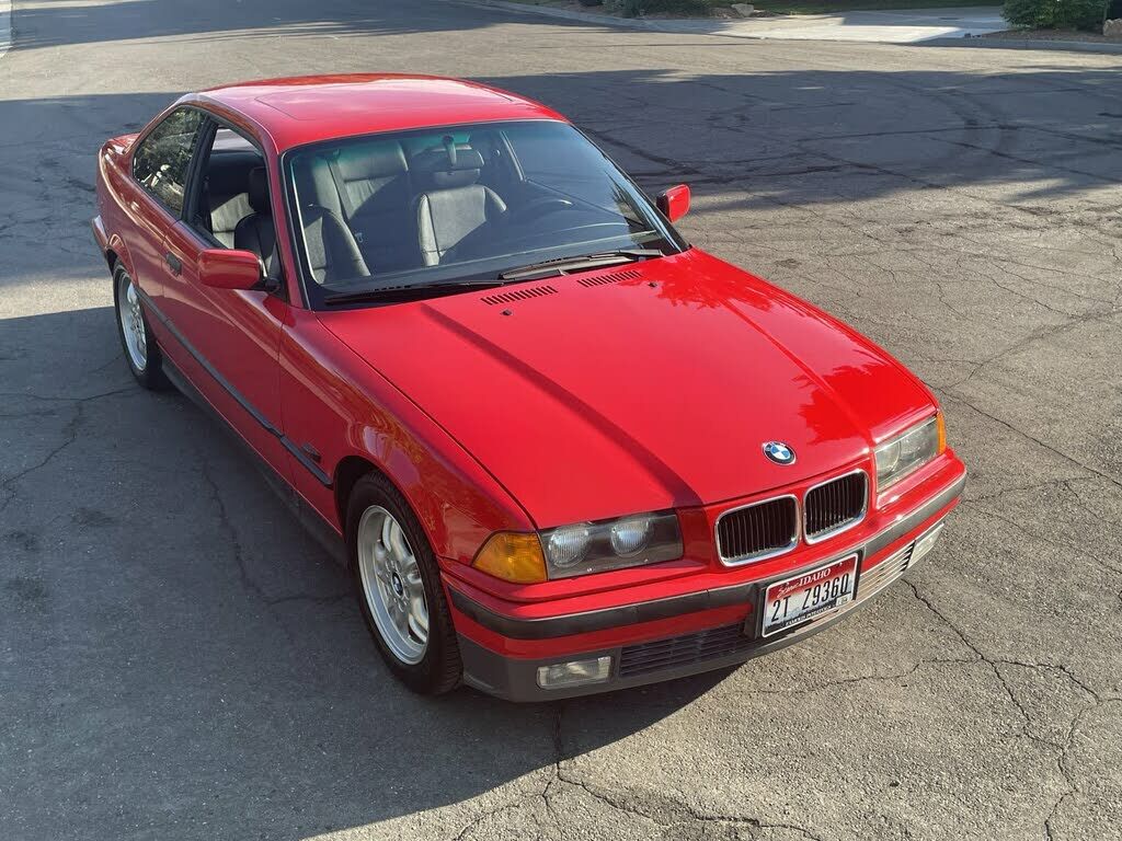 BMW 325iS
