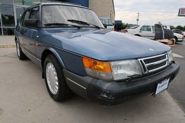 Saab 900