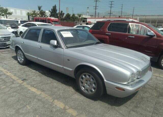 Jaguar XJ8