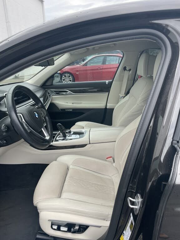 2016 BMW 740i